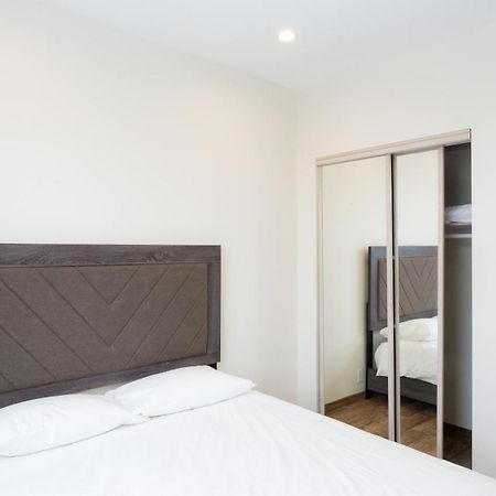 Three-Bedroom Hollywood Condo Los Angeles Zewnętrze zdjęcie