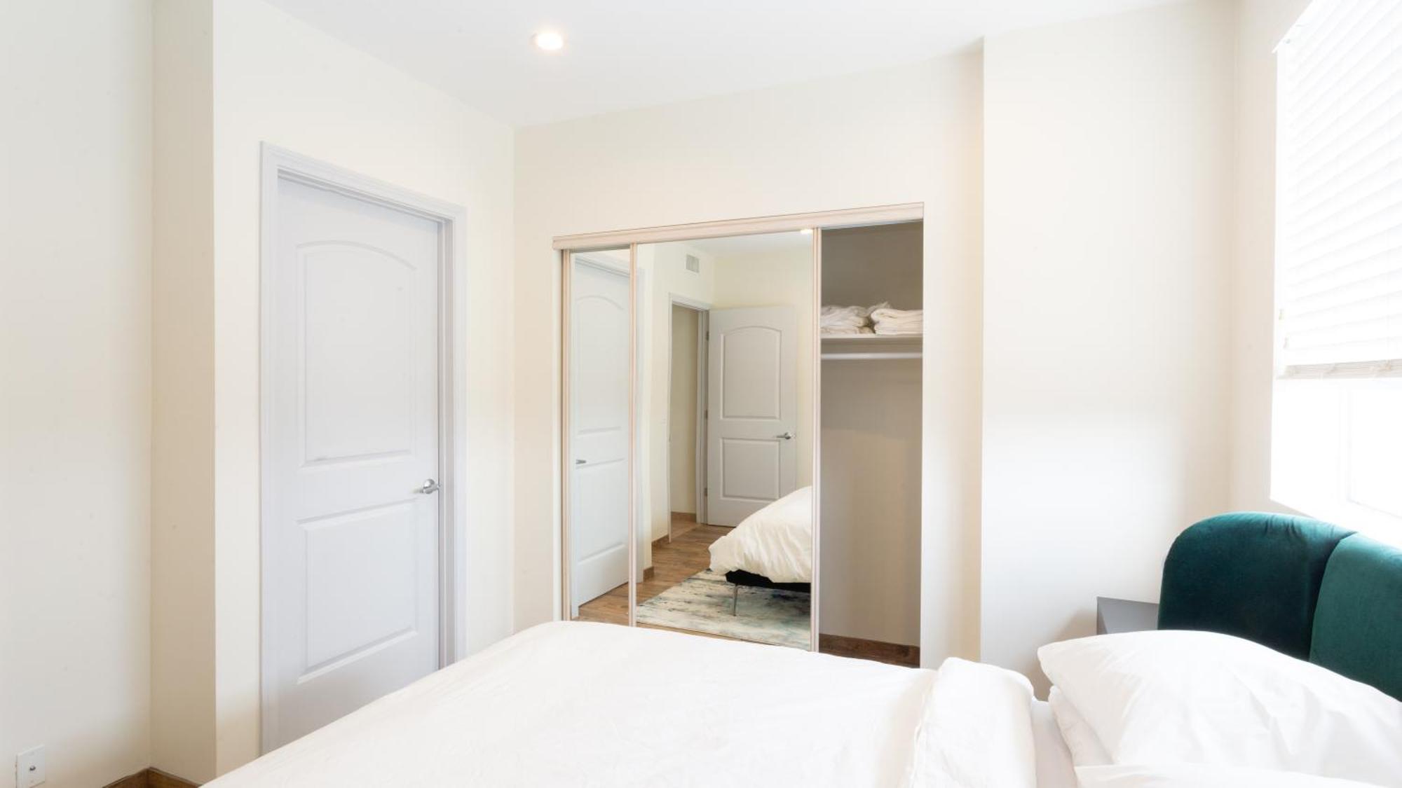 Three-Bedroom Hollywood Condo Los Angeles Zewnętrze zdjęcie